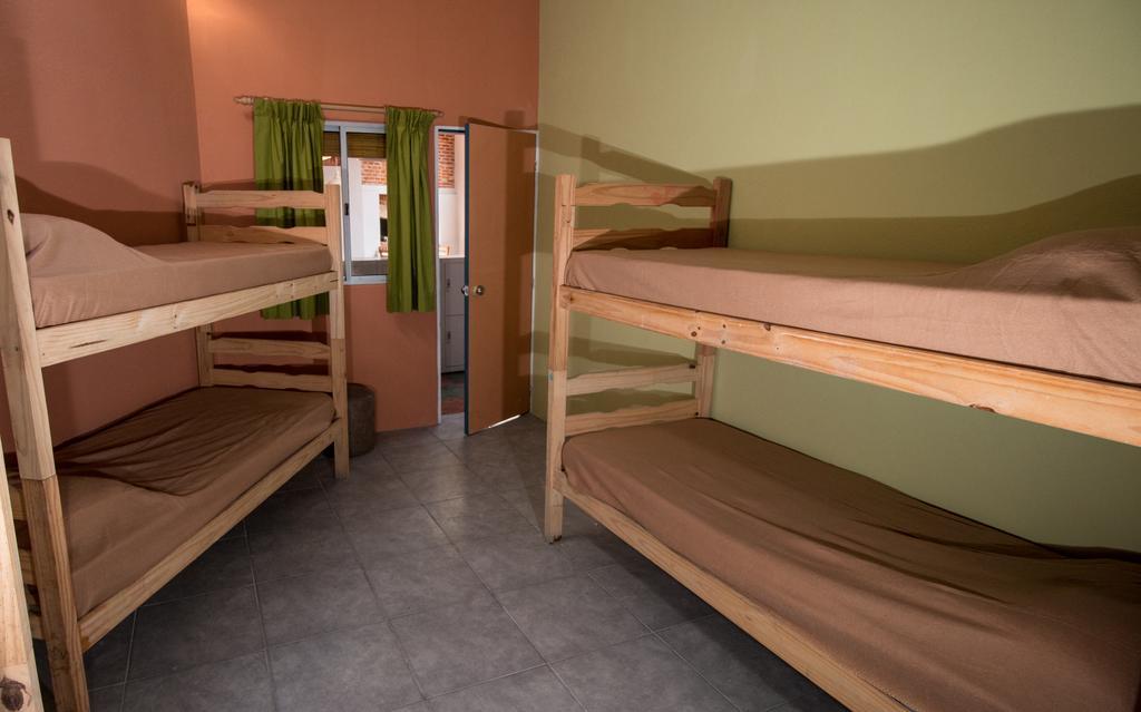 Del Barcito Hostel And Suites بونتا دل استي الغرفة الصورة